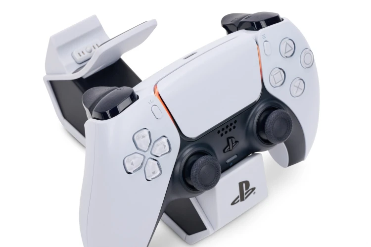 Stacja-ladujaca-POWERA-DualSense-PS5-front-skos-pad-1.jpg